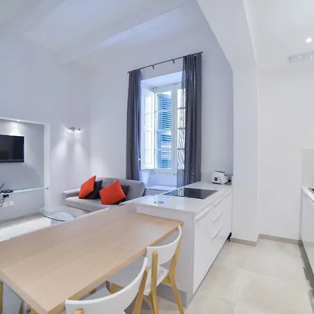 Appartement Luxurious Two-bedroom Aprt In