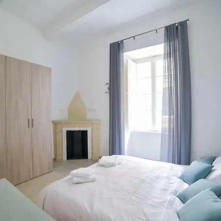 Luxurious In Apartment *